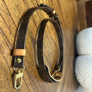 Louis Vuitton Crossbody strap monogram